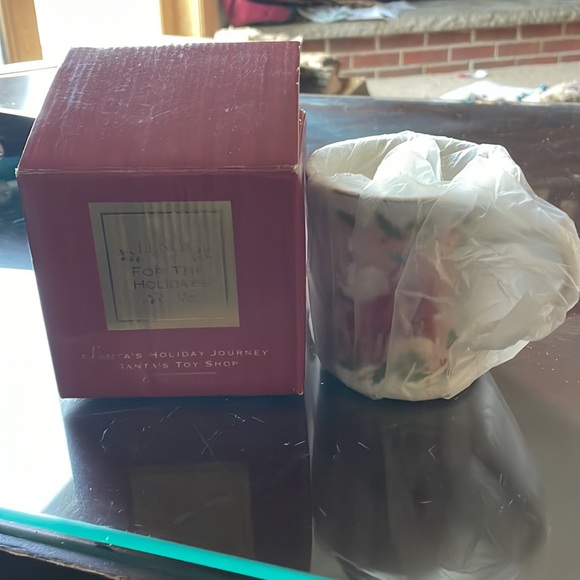 Lenox Santa’s Holiday Journey, Santa Toy Shop new-in-box coffee cup - Picture 8 of 11